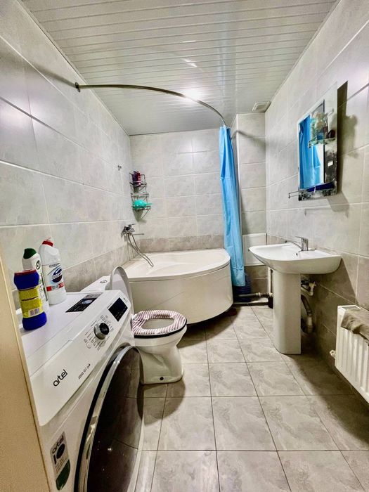 Alisher Navoiy universititi yaqinida