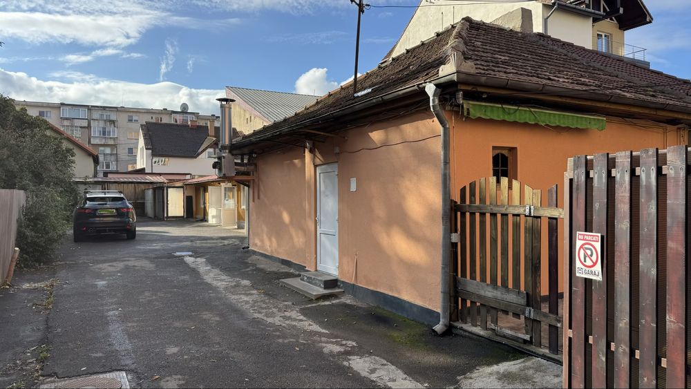 Spațiu comercial stradal cu birouri, depozitare și teren 413 mp