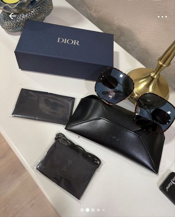 Vand Ochelari de Soare ca si noi