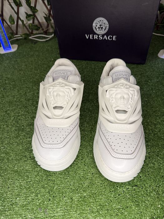 Adidasi Versace Odissea