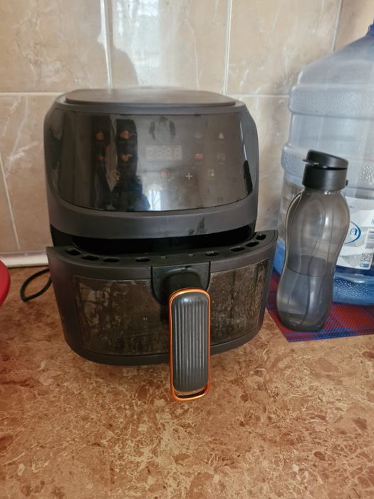 Аэрогриль бу ,пользовалась пару раз почти новая ,заказывала с Китая