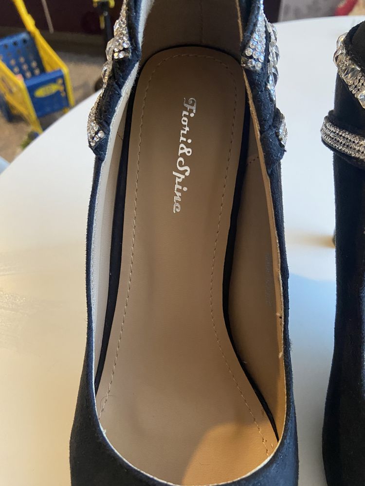 Pantofi stiletto negri 38