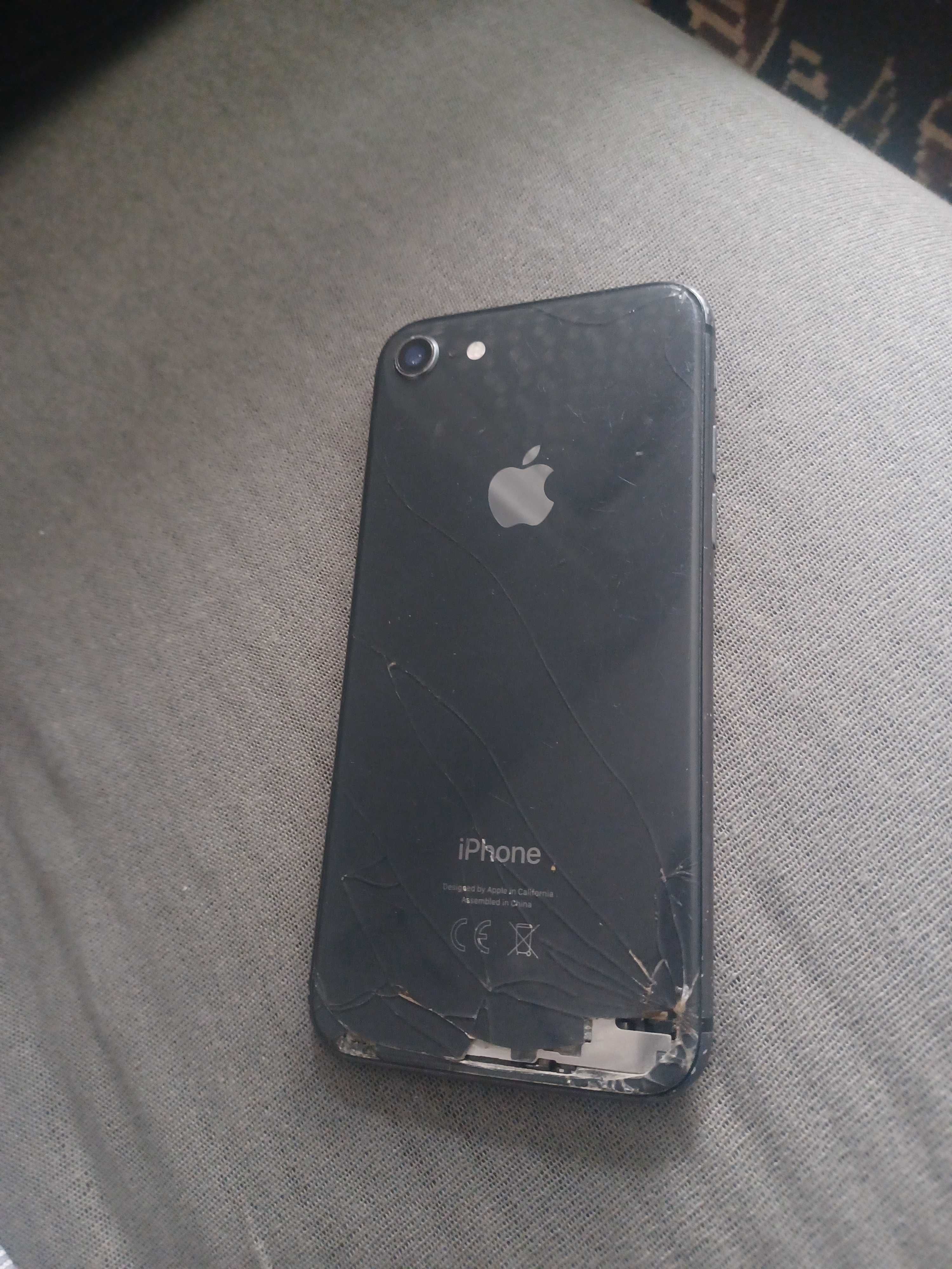 IPhone 8 , 11 заедно