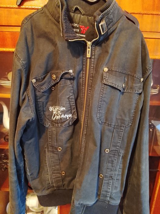 Vând geaca barbateasca