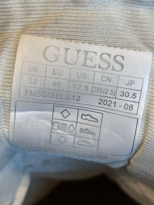 Adidasi guess purtati de mai multe ori