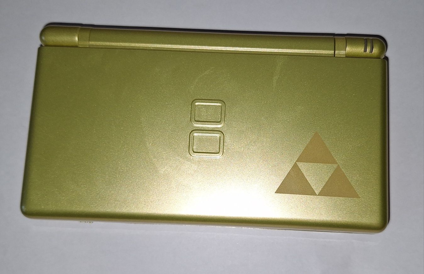 Nintendo DS Lite Gold Legend of Zelda Triforce