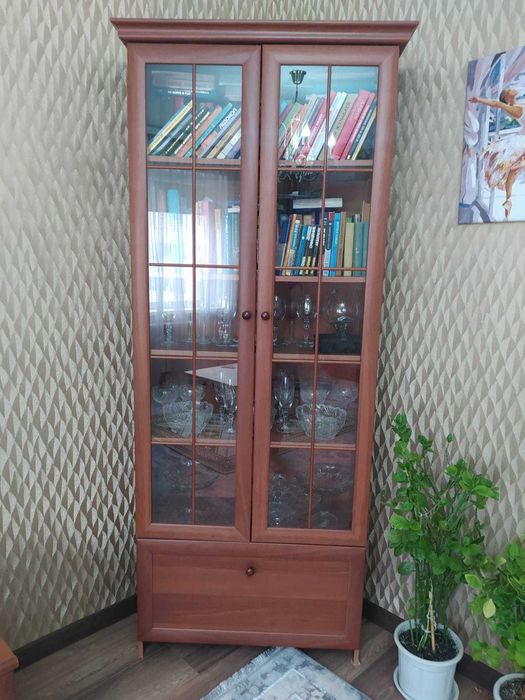 Шкаф книжный и тумба