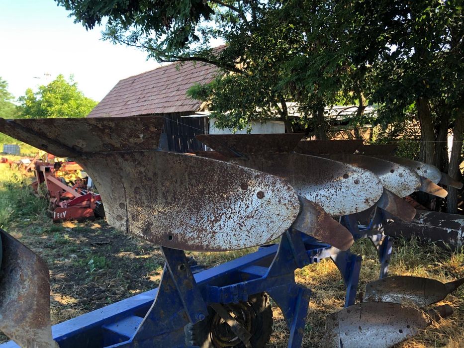 Plug reversibil cu 4 și 5 brazde