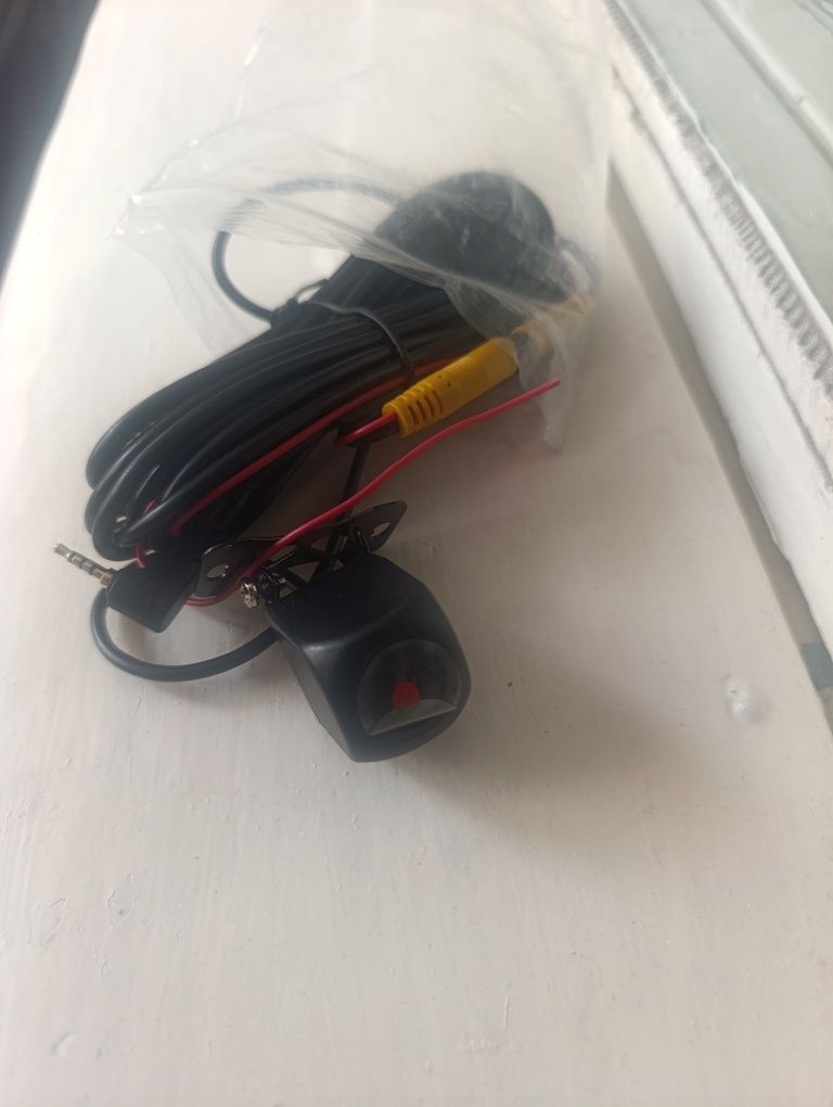 Lenovo zadniy kamera sotiladi