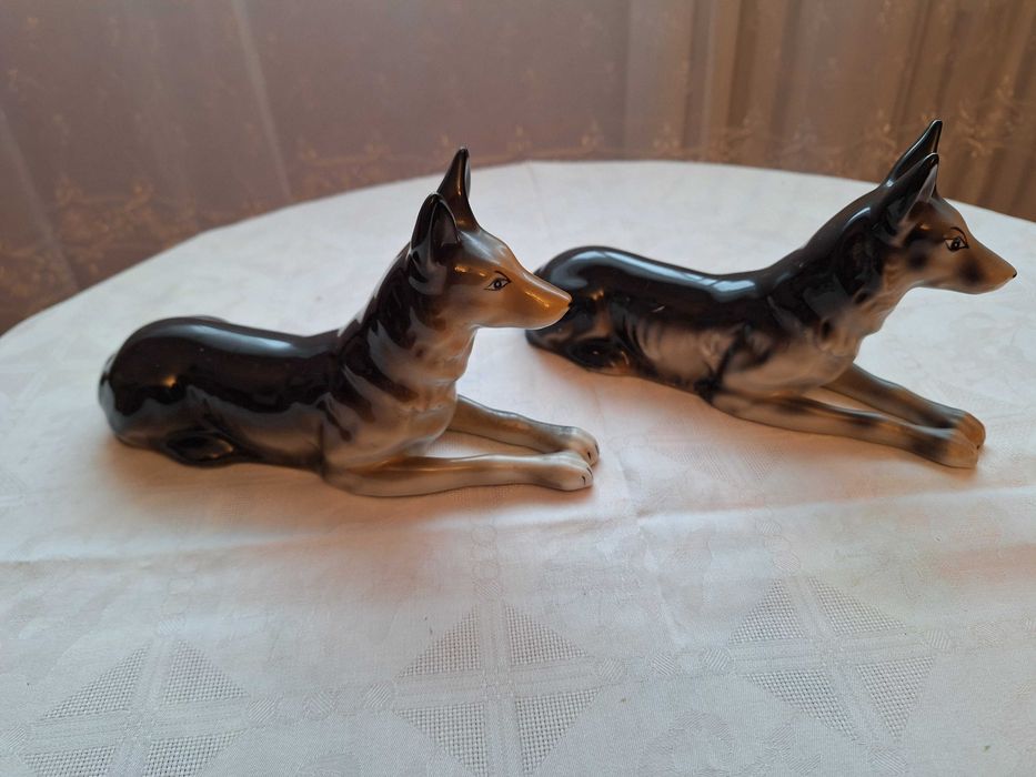 Bibelouri - Caini ciobanesti germani confectionati din portelan