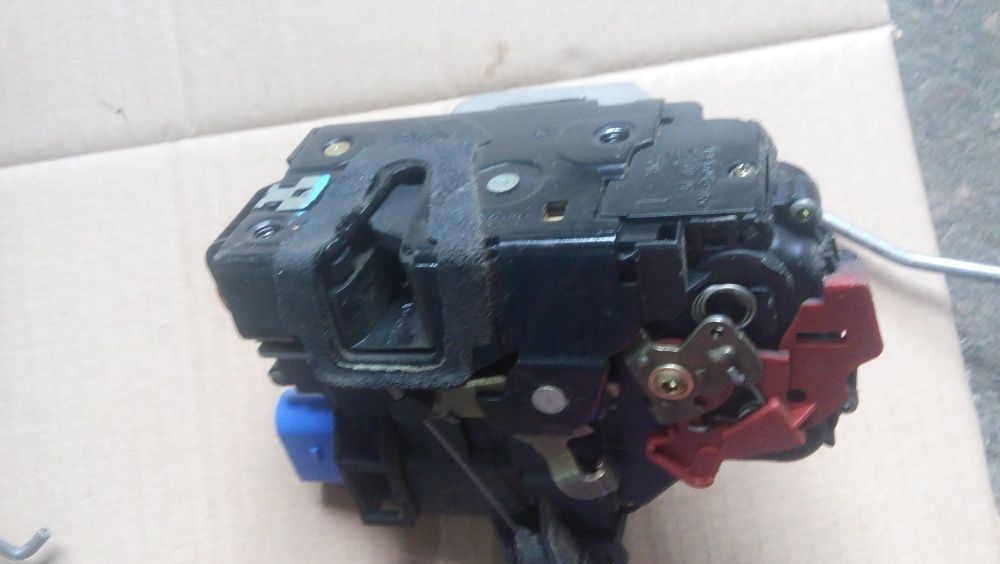 Ауди А8 Д3 Audi A8 D3 дръжки/ брави/ брава багажник