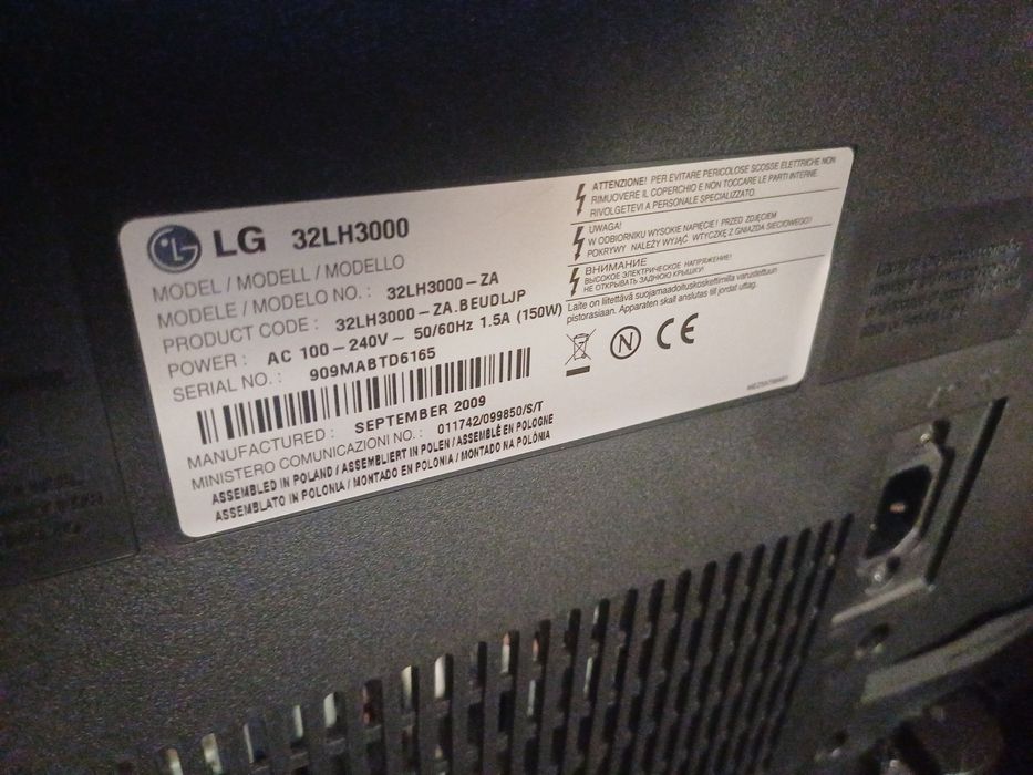 Lcd LG HD 82cm cu banda analoagă pe cablu și digitala/HD pe ieșirile H