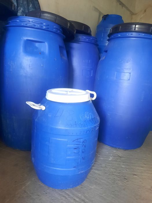 Продам бочки пластиковые  200-250 литровые из под пищевых продуктов .