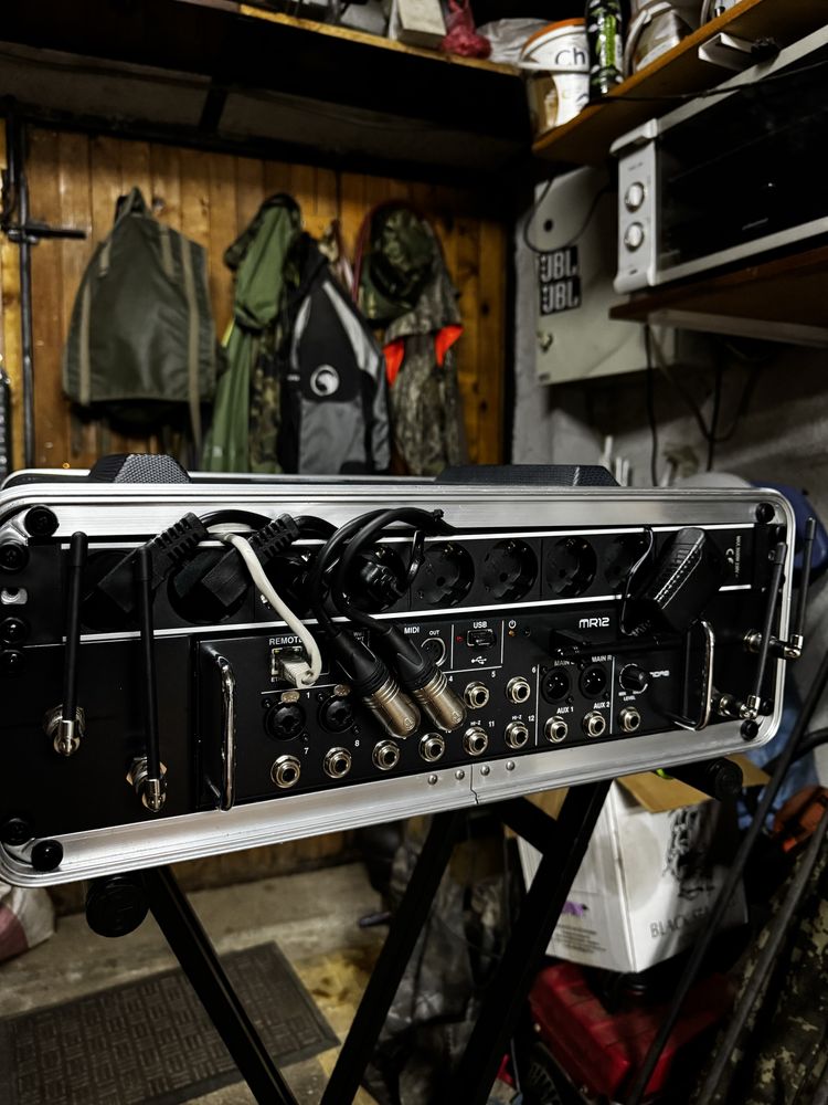 Mixer Midas MR12 + case.
