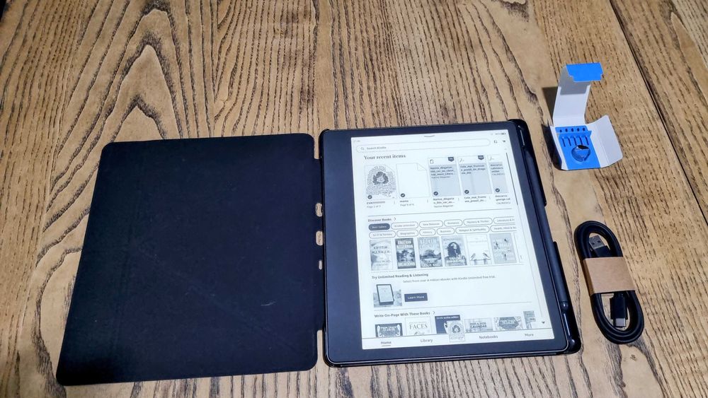 Kindle Scribe 2022 – 32 GB, Premium Pen, husă + garanție 2027