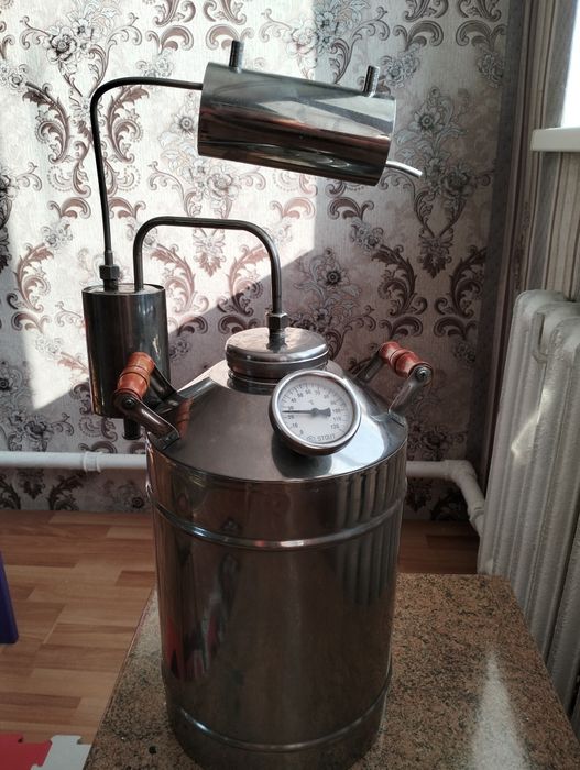 Дистиллятор, попугай