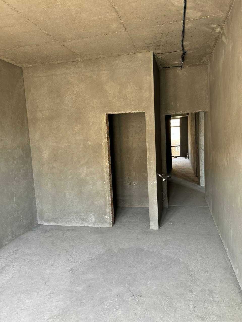 Yangi qurilgan g'ishtli uy, kadastri bor