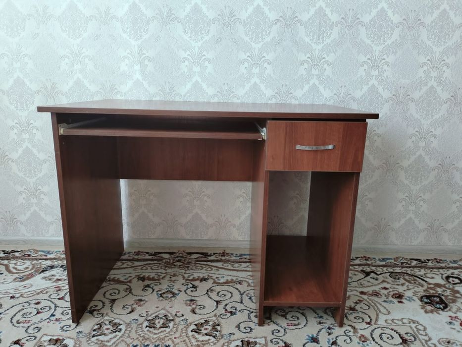 срочно продам компютерный стол