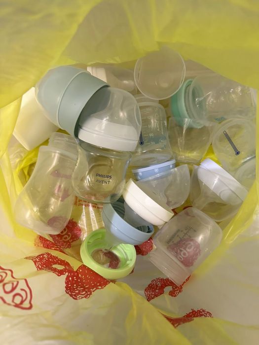 Отдам бутылки для кормление