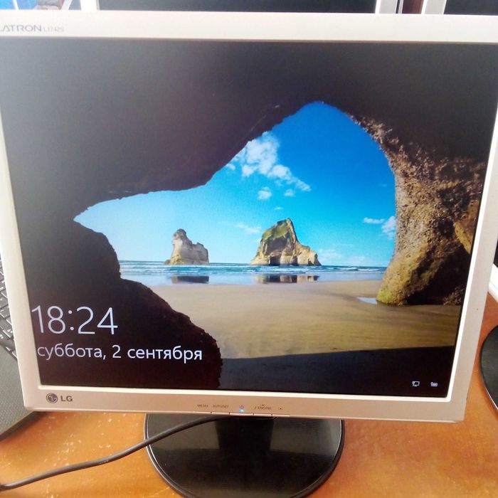 Монитор LG Flatron L1742S. 17 дюймов