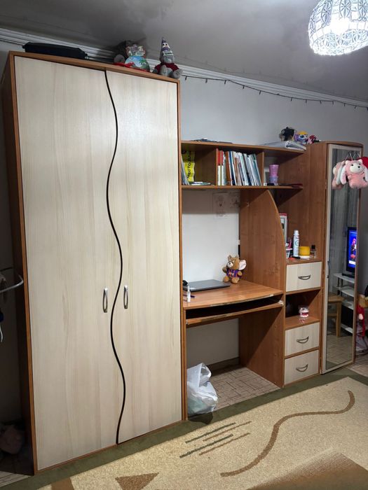 Продам стол, стенку компьютерную