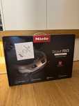 Чисто нова робот прахосмукачка Miele Scout RX3 Runner