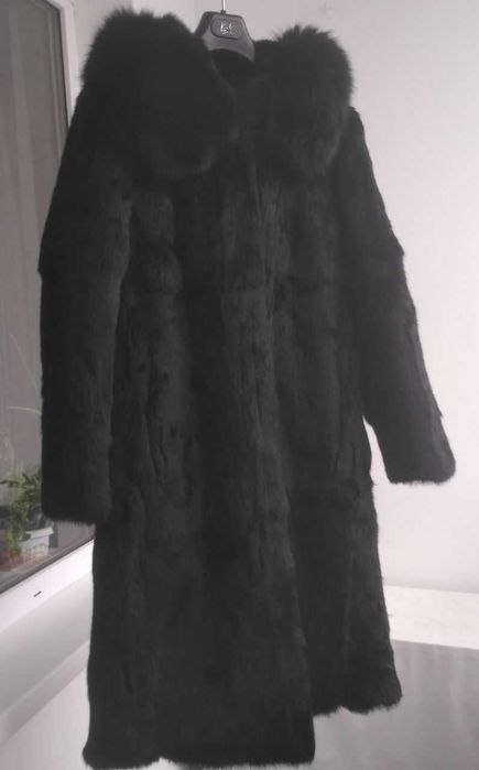 Шуба чёрная, 46 р, новая, кролик, цельные шкурки, капюшон.