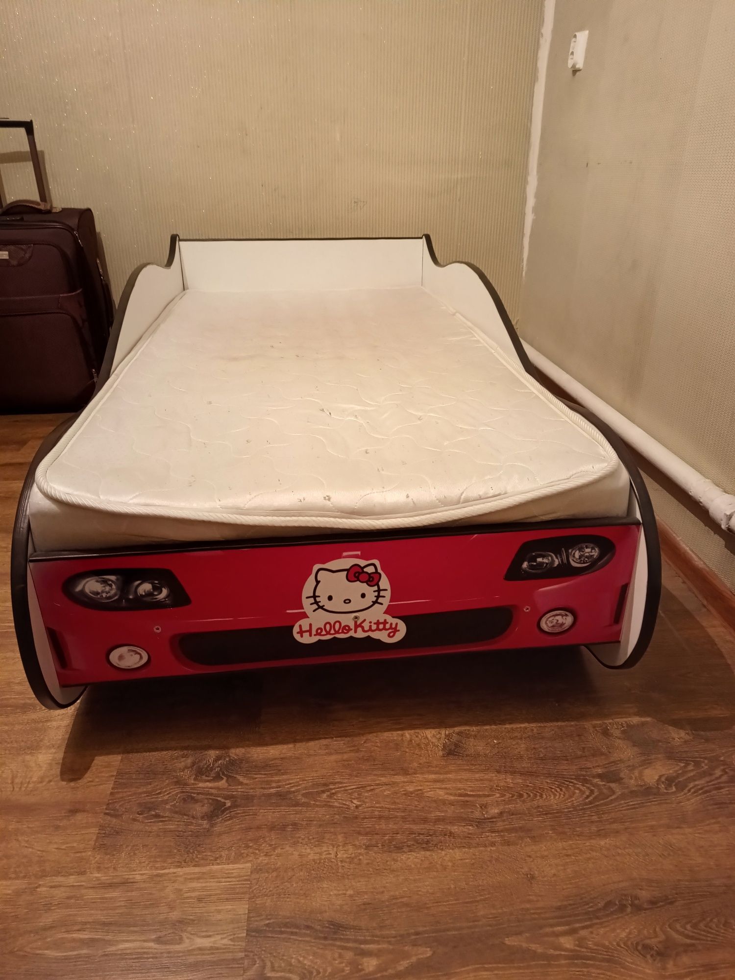 Детскую кровать с матрасом