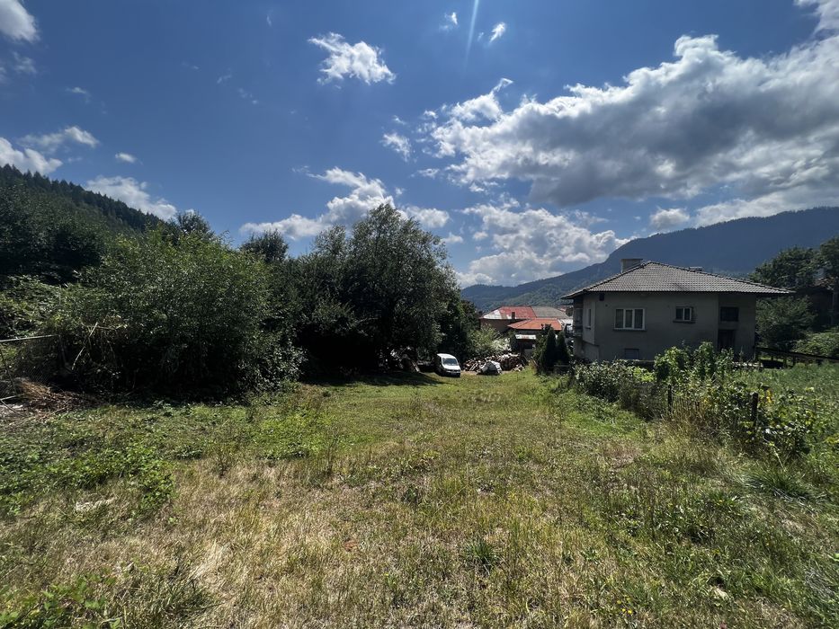 Урбанизиран поземлен имот 774кв.м