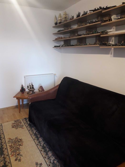 Vănd garsoniera utilată și  mobilată.