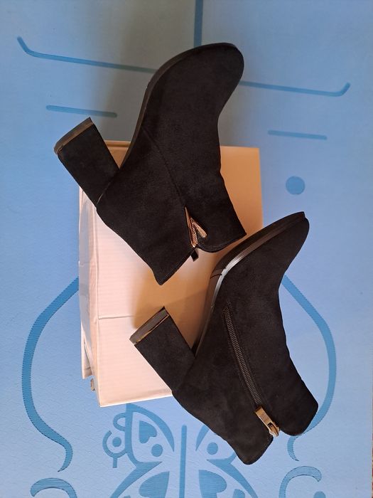 Женские велюровые полусапожки 37 размера