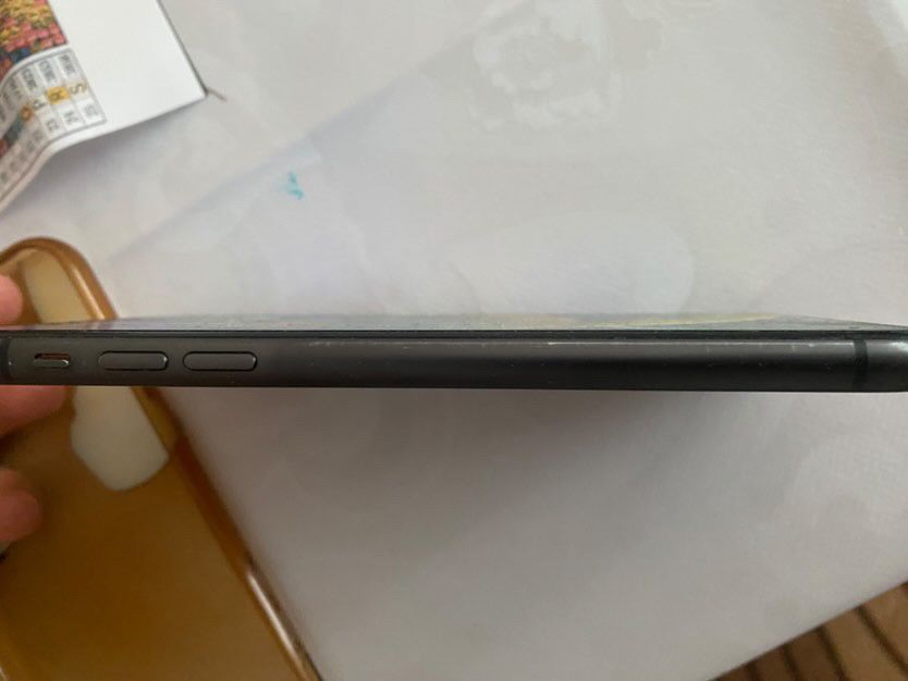Продавам Iphone 11