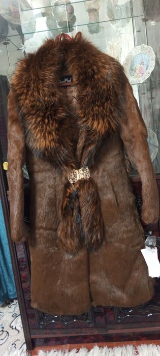 Женская шуба срочно сотилади