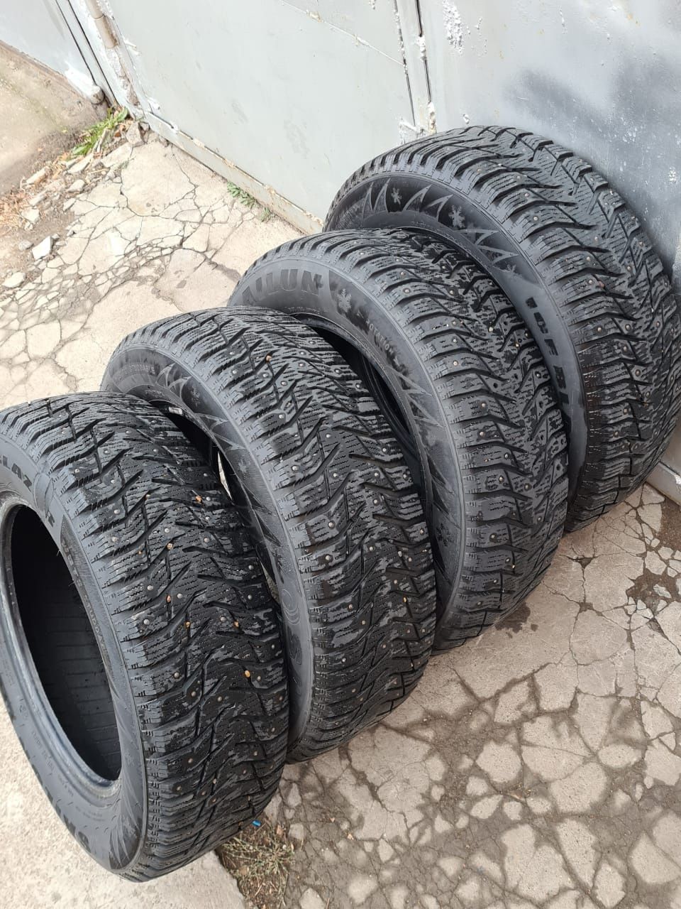 Продам шины Sailun Ice Blazer WST3 195/65 R15 92T с шипами 4 шт