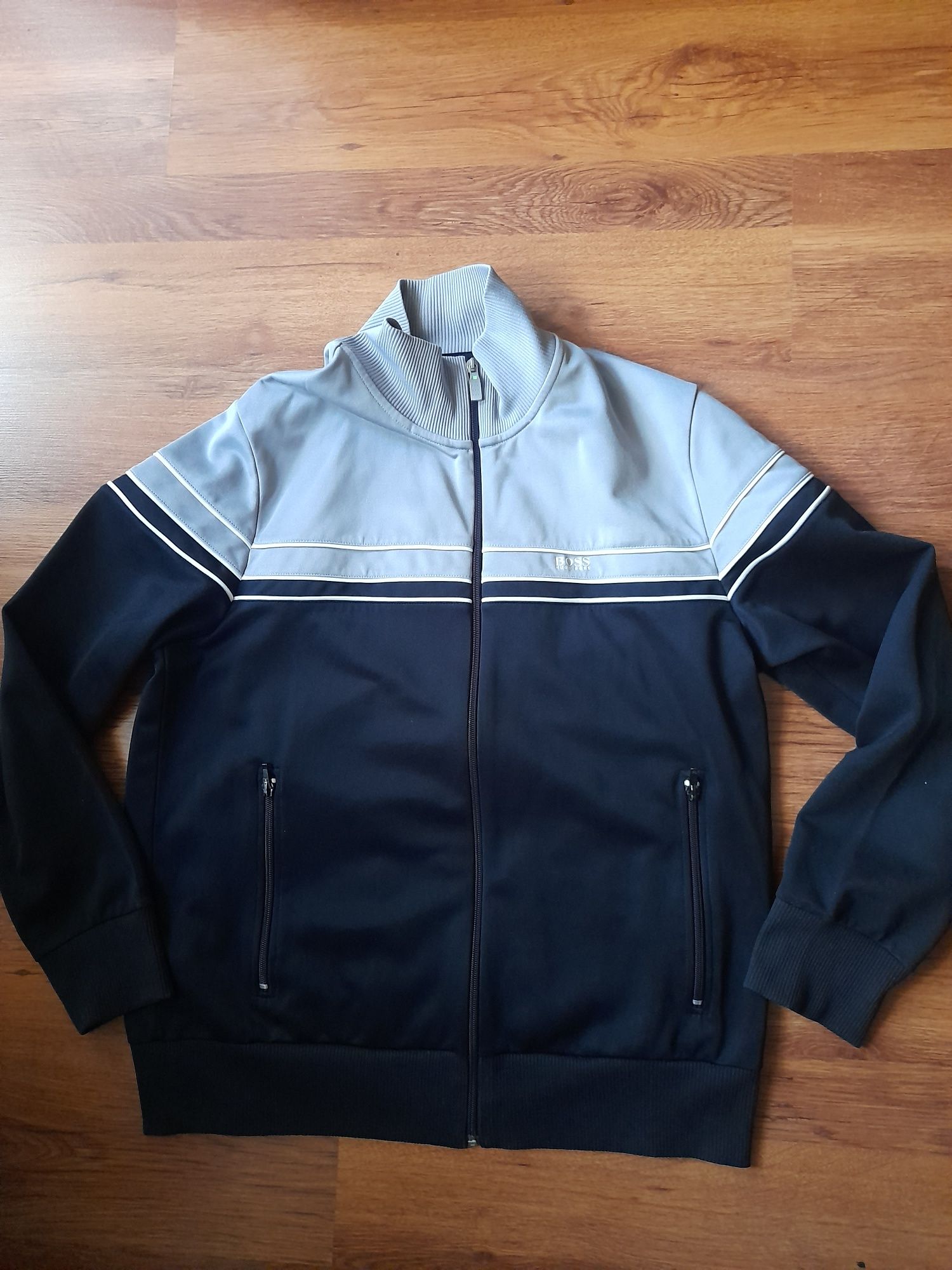 BOSS мъжко горнище L- XL размер.