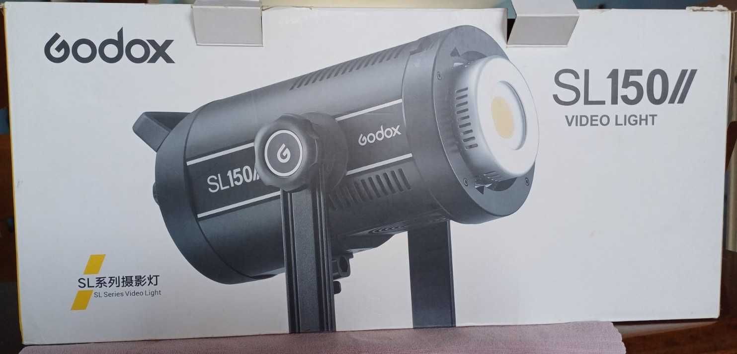 Диодно осветление Godox SL150II + стойка и софтбокс