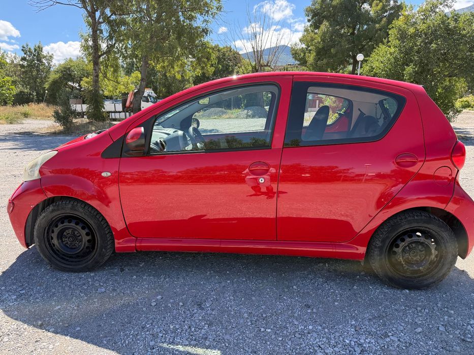 Продавам Toyota Aygo