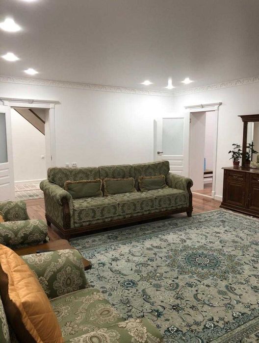 В продаже частный дом в самом центре Эмиль Империя