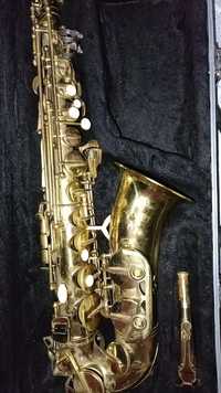 Vând saxofon comet