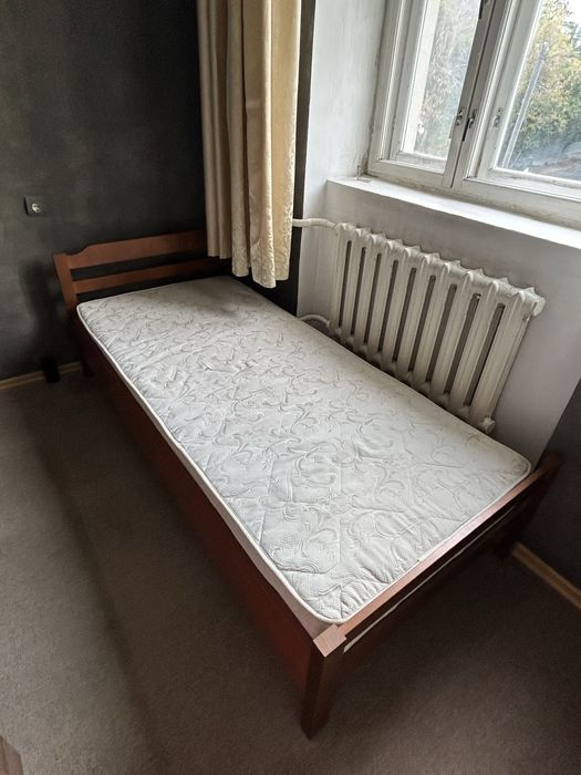 Кровать одинарная с матрасом