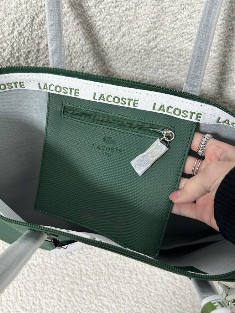 Сумка Lacoste.