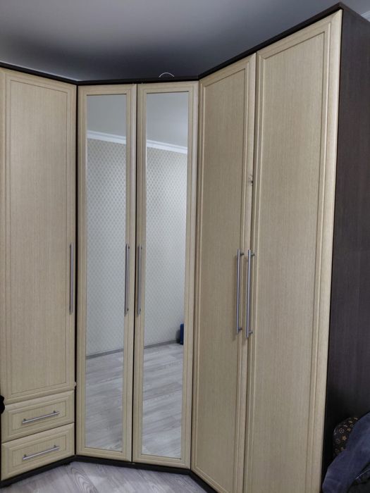 Угловой шкаф продам