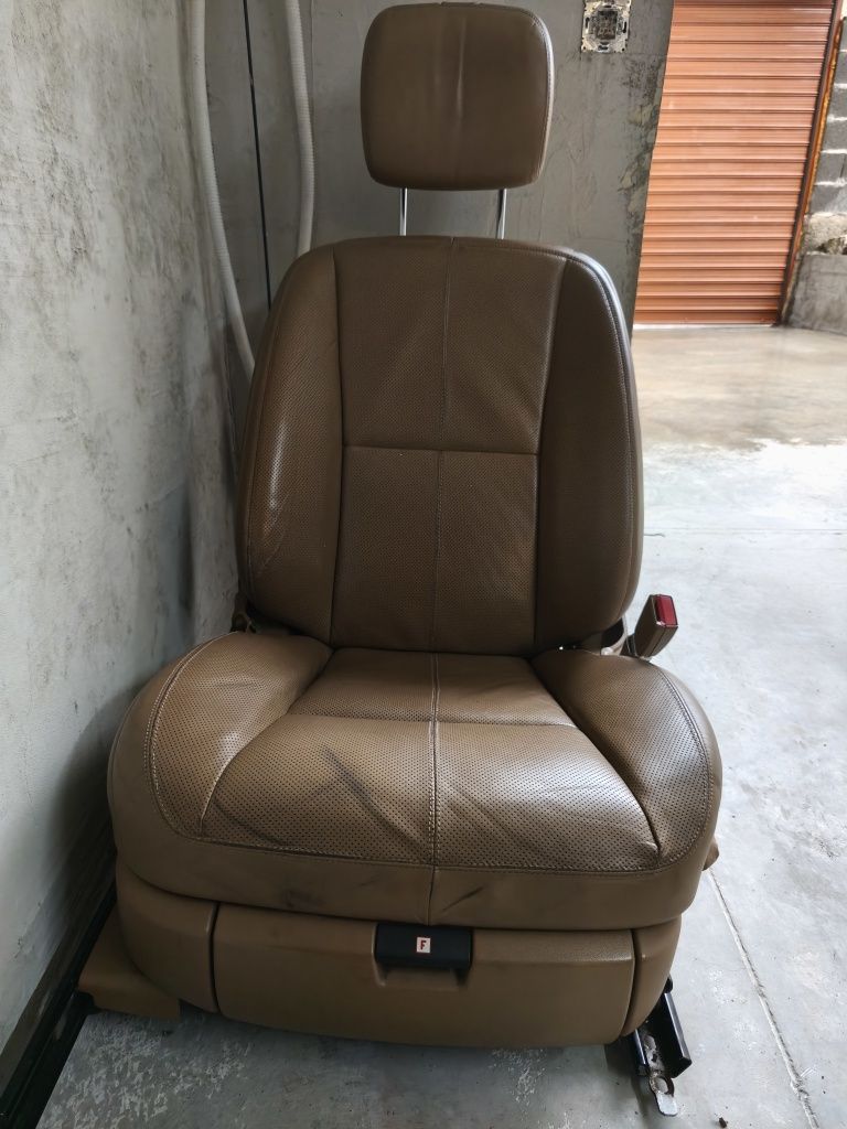 Седалки от  Мерцедес w221