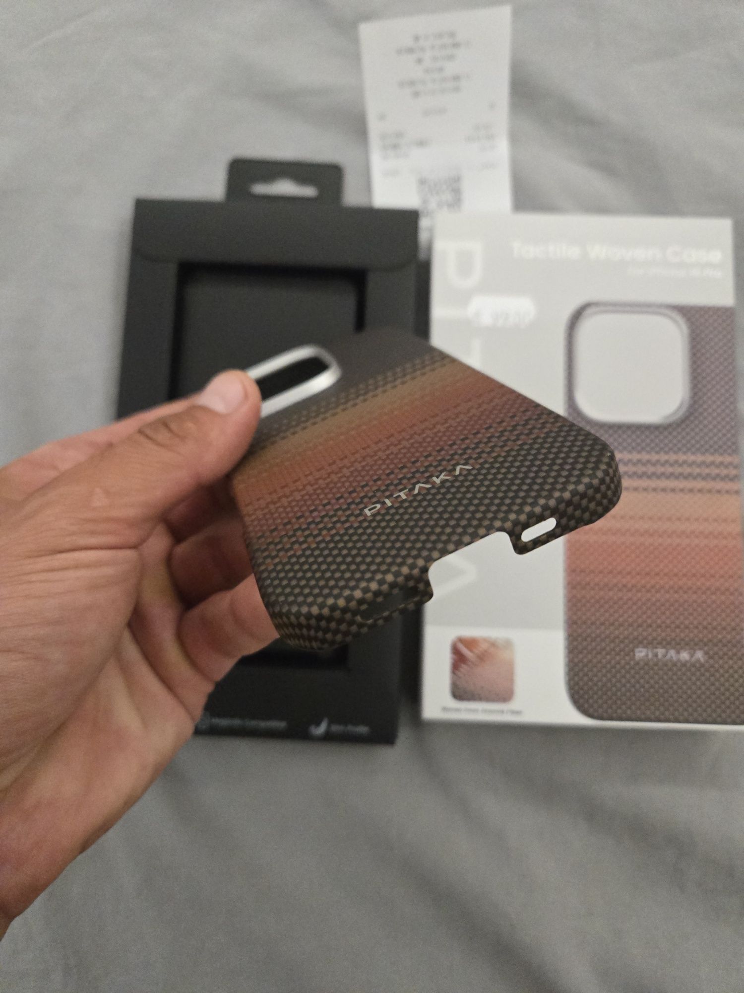 Продавам кейс Pitaka за Iphone 16 pro