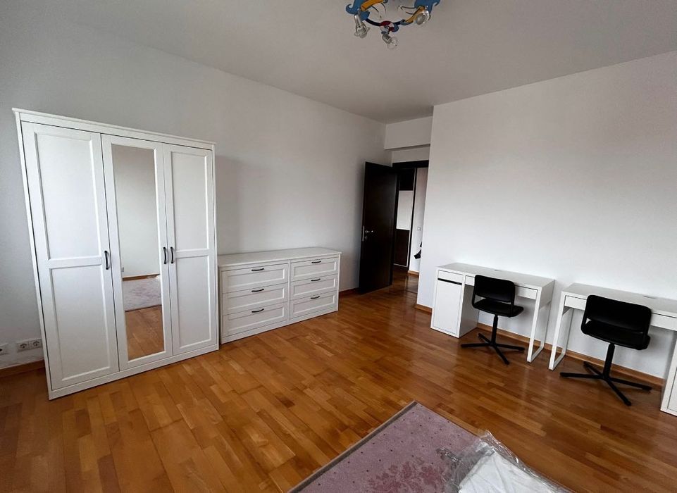 Inchiriez apartament 4 camere