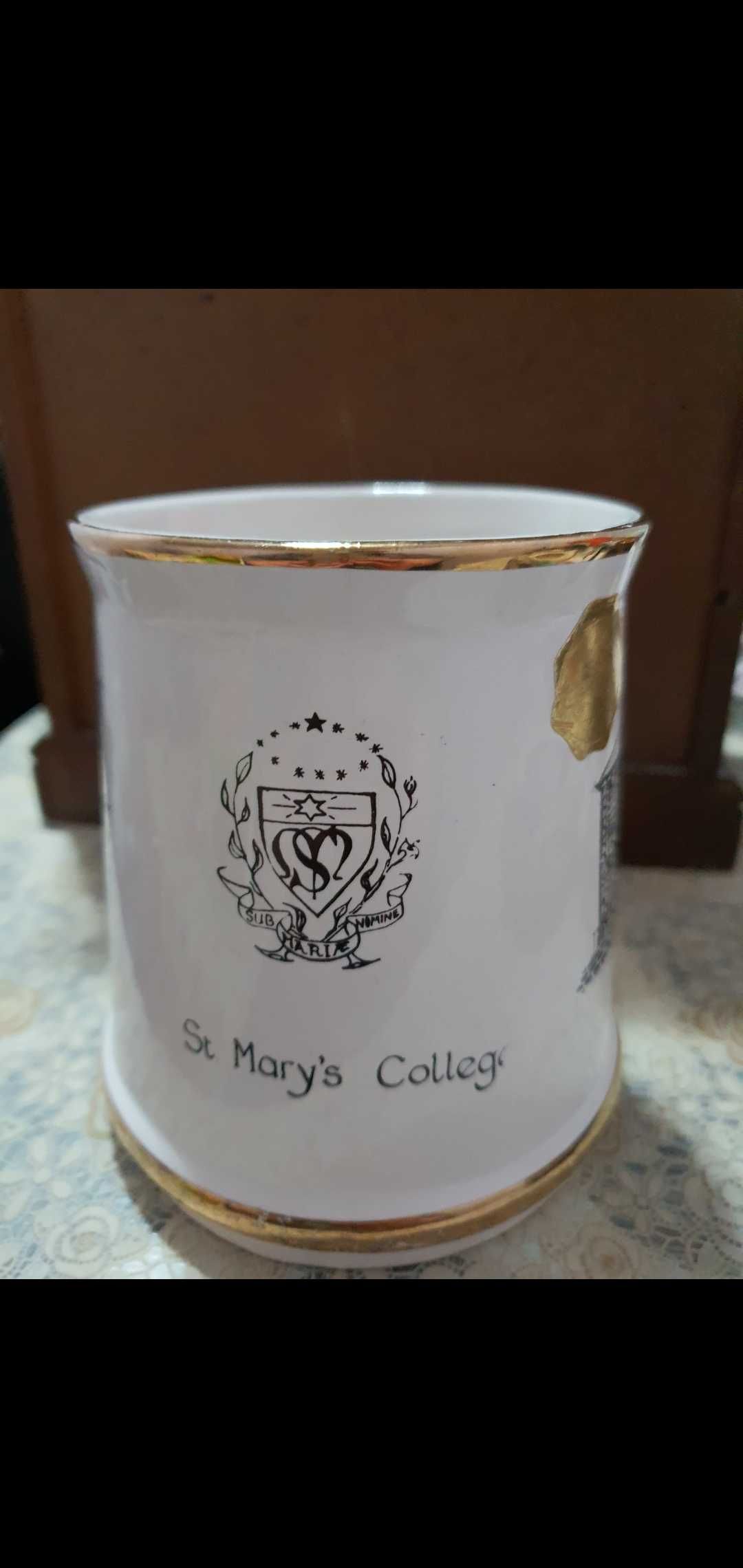 Английска чаша с 22 каратово злато "St. Mary's college"