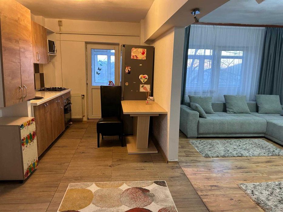 Apartament cu 3 camere de inchiriat