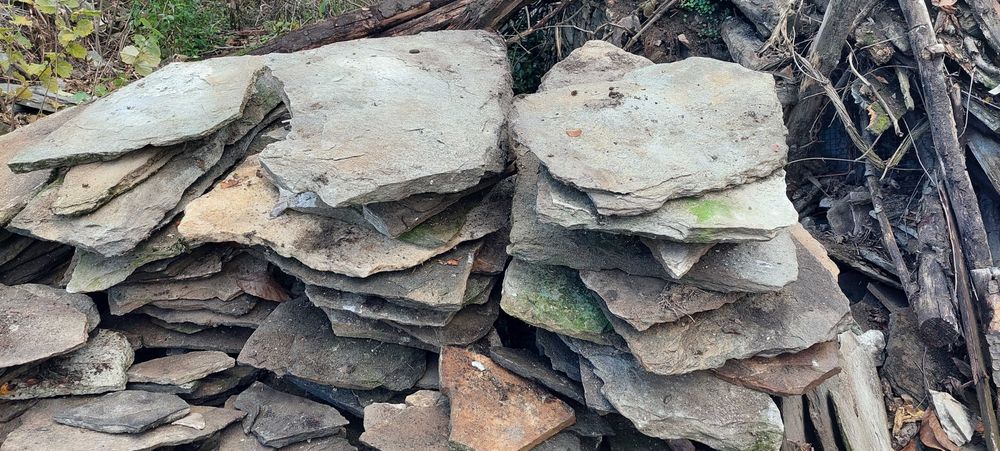 Тикли за пътеки и камъни за огради