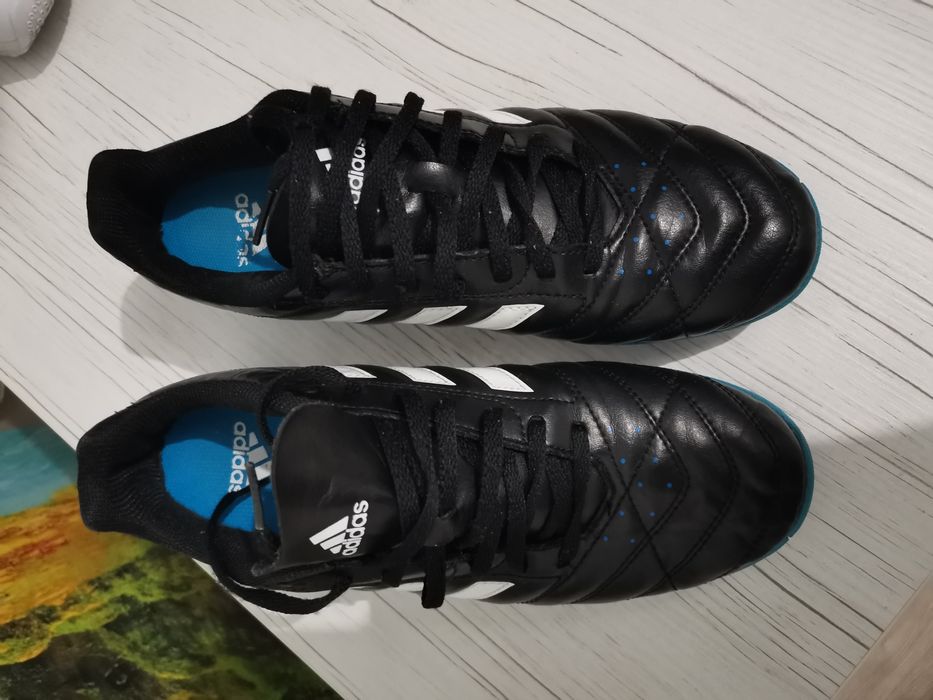 Adidași în stare foarte bună.