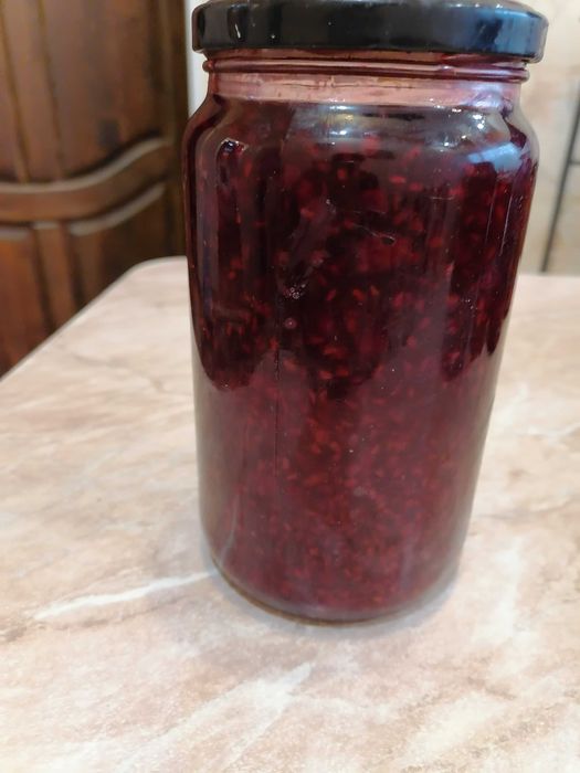 Продам домашнее варенье из ягод и домашний сок . замороженную малину.